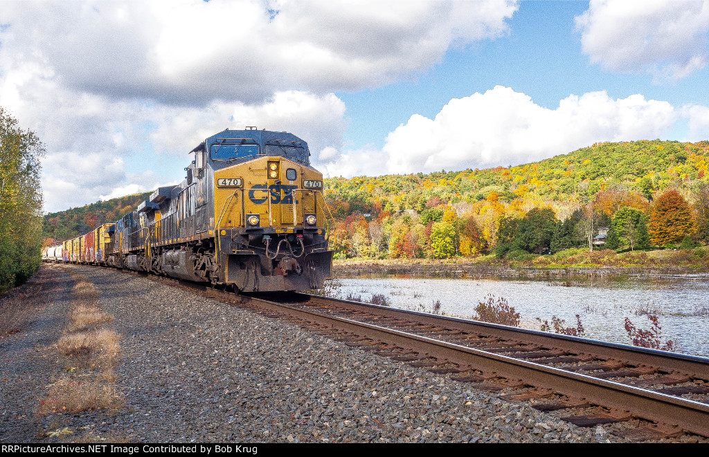 CSX 470 leads an eastbound manifest freight skirting the Tunnel Road swamps in Canaan, NY